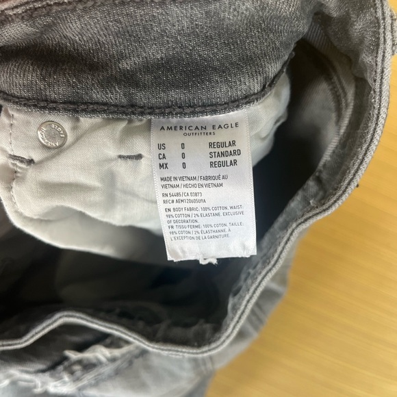American Eagle Outfitters Gray Ripped Mom Jeans - Picture 4 of 5